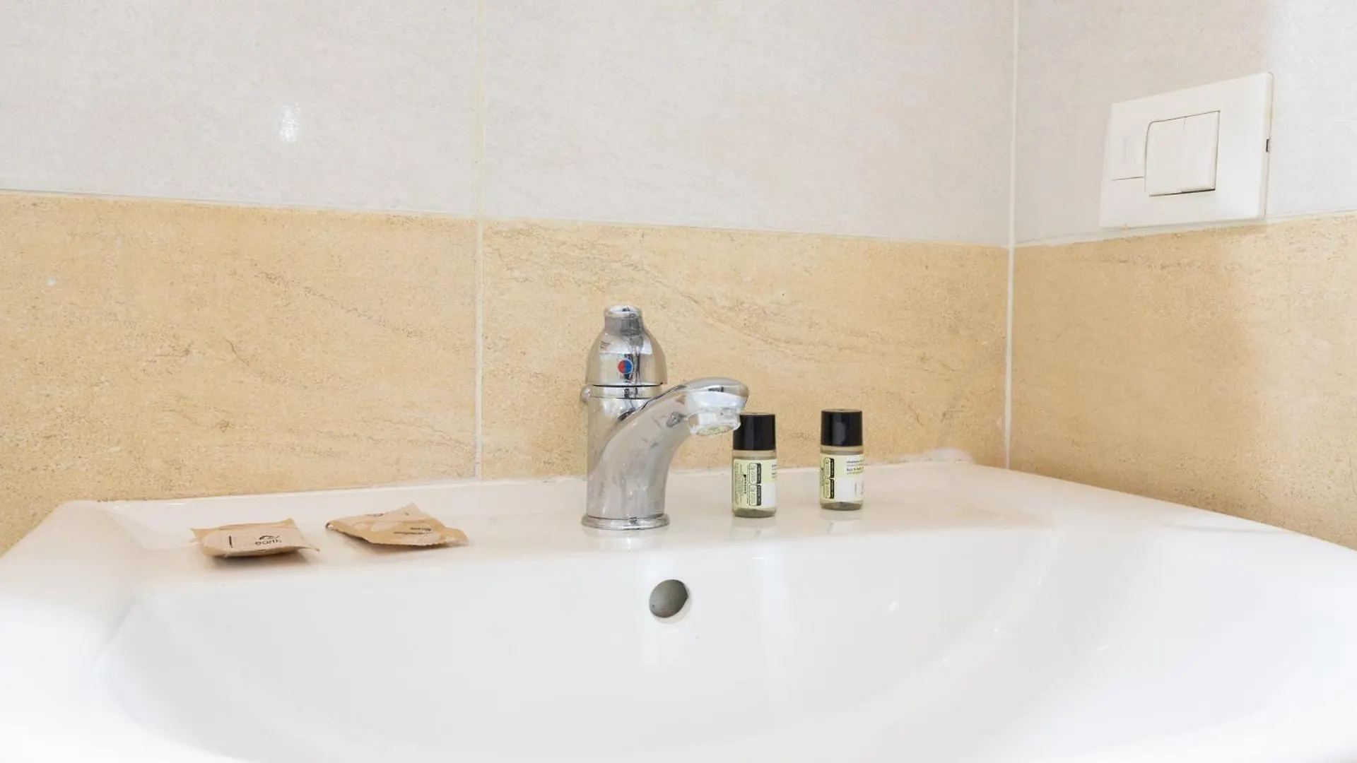 Guest house Affittacamere Alpino 76 Rome