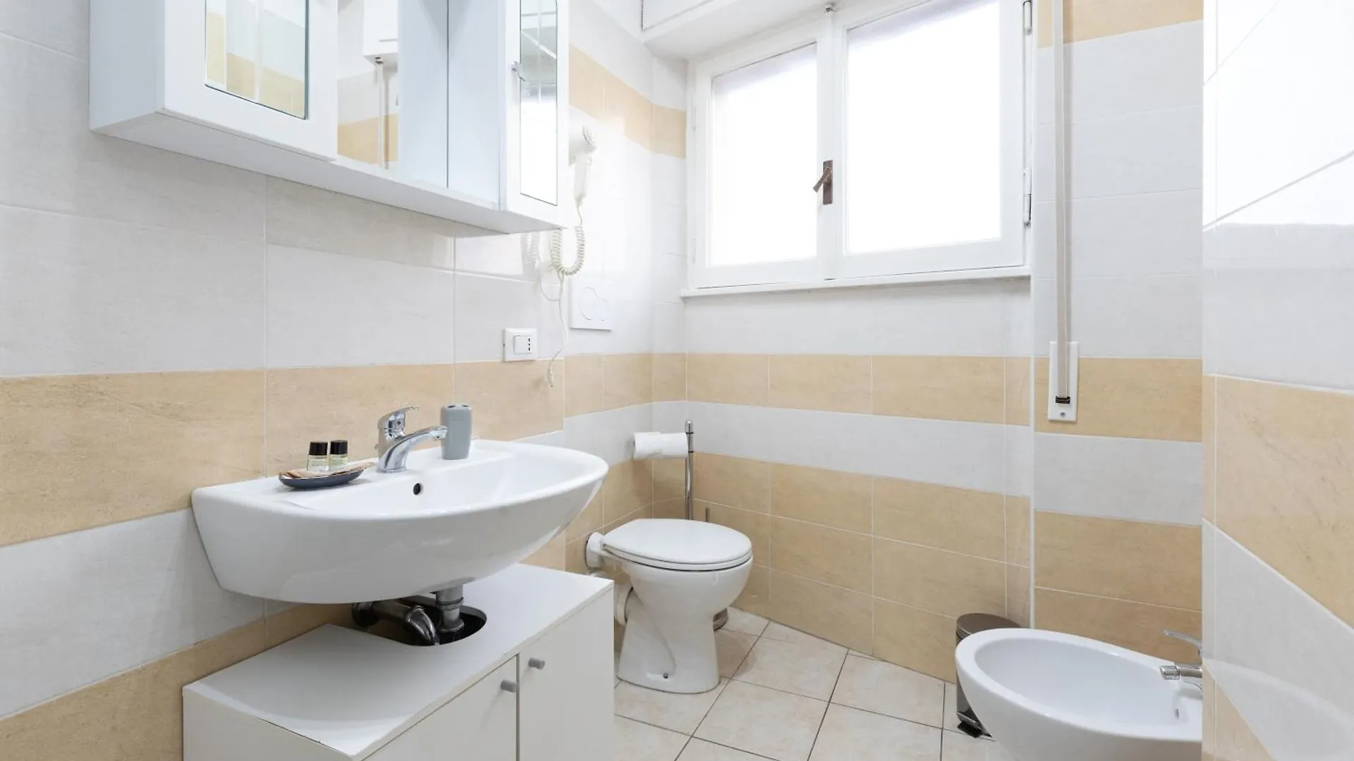 Guest house Affittacamere Alpino 76 Rome