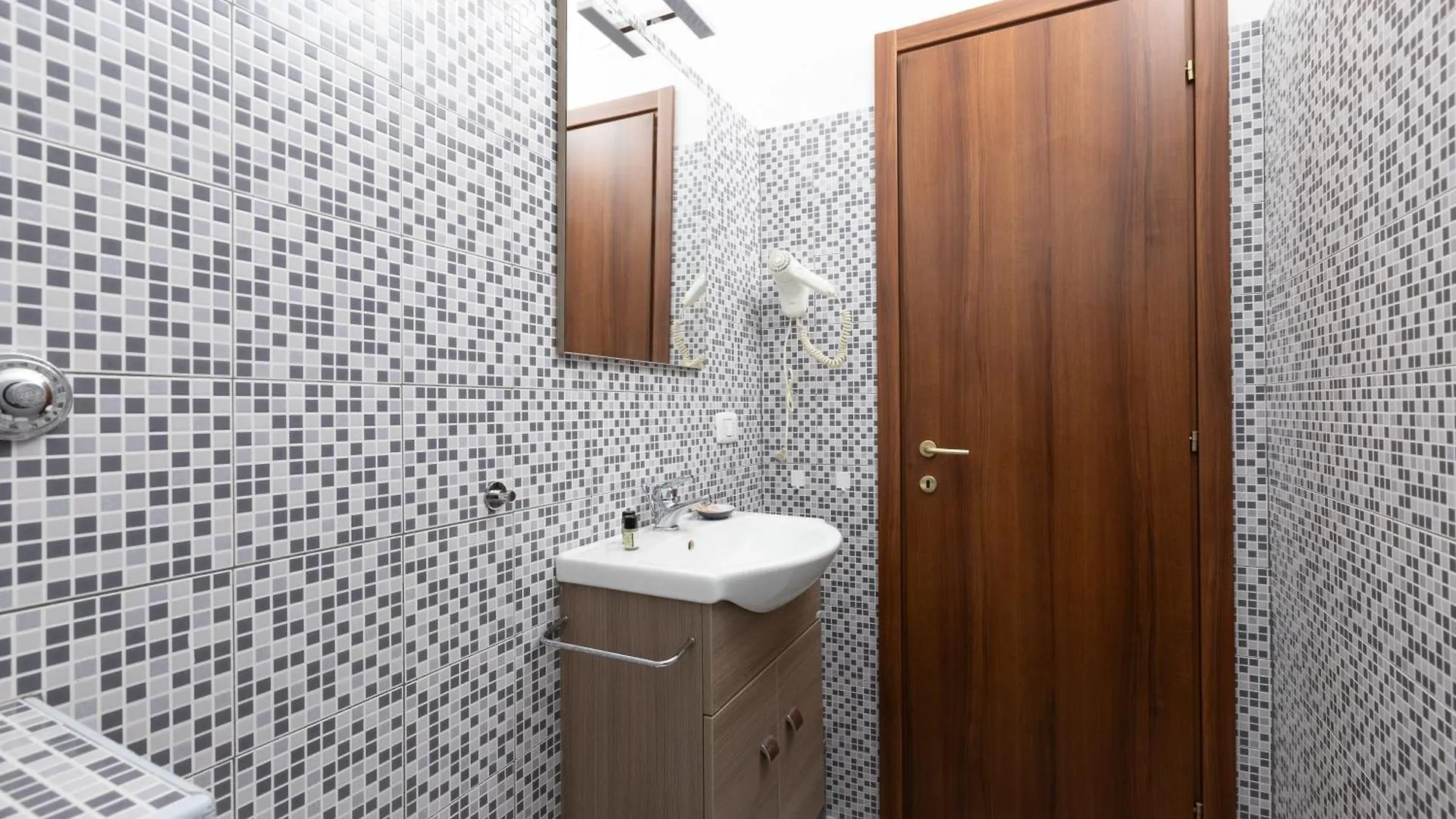Guest house Affittacamere Alpino 76 Rome