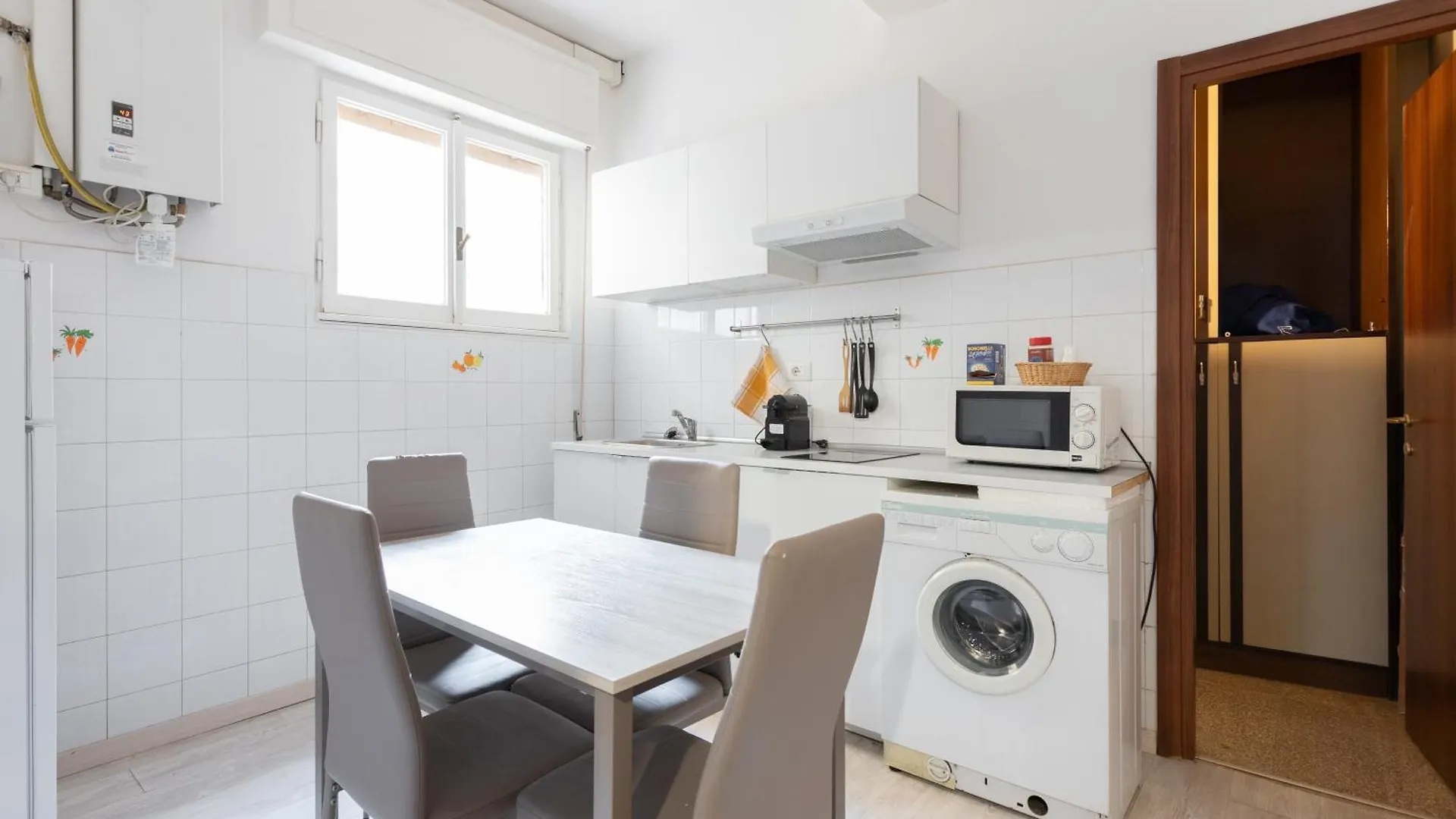 Guest house Affittacamere Alpino 76 Rome