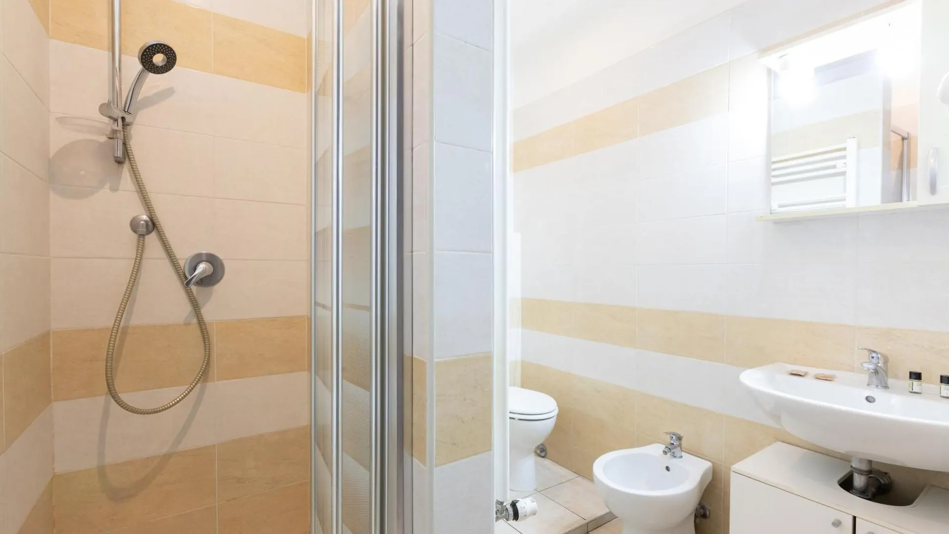 Affittacamere Alpino 76 Rome Guest house
