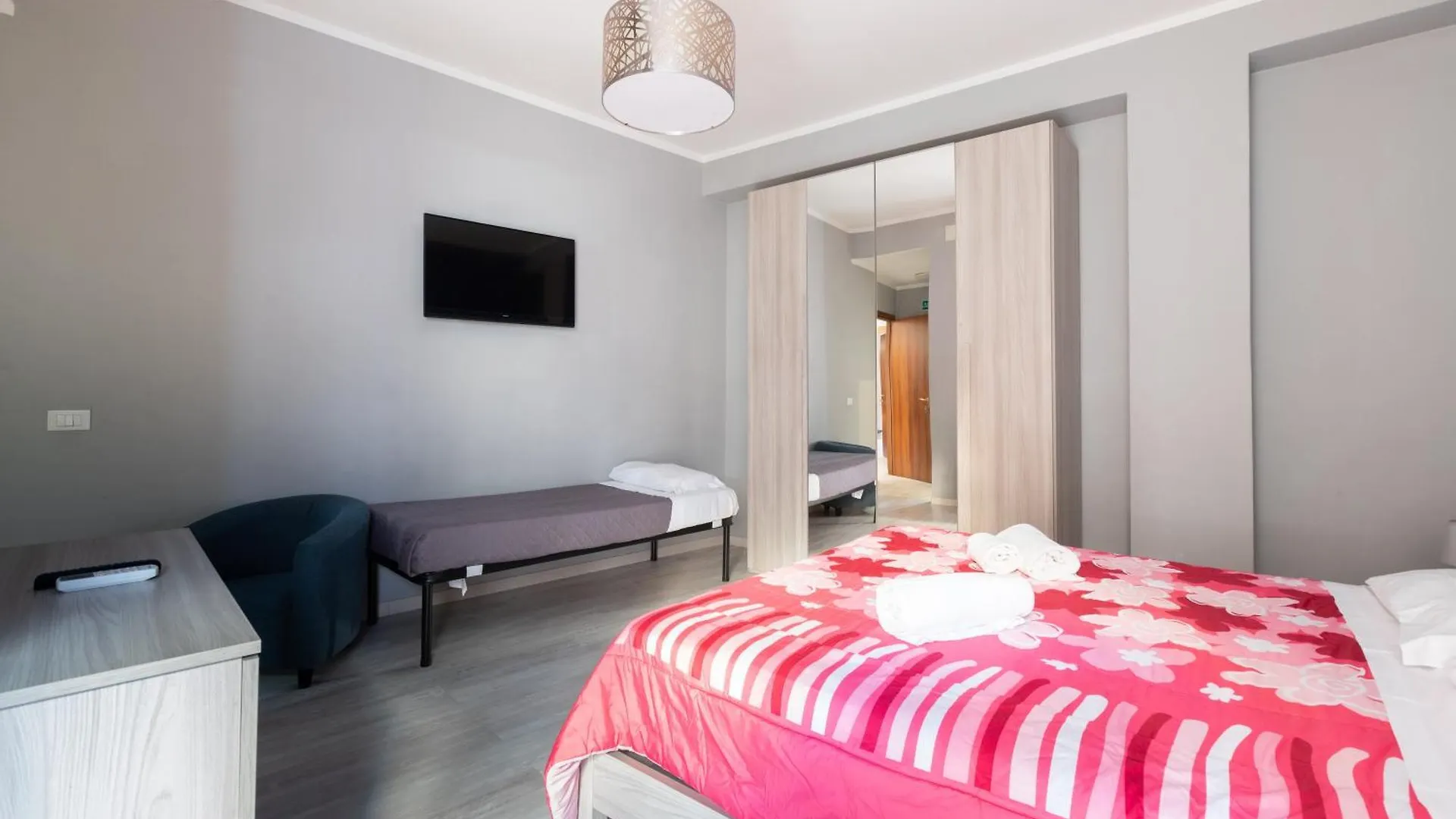 Guest house Affittacamere Alpino 76 Rome Italy