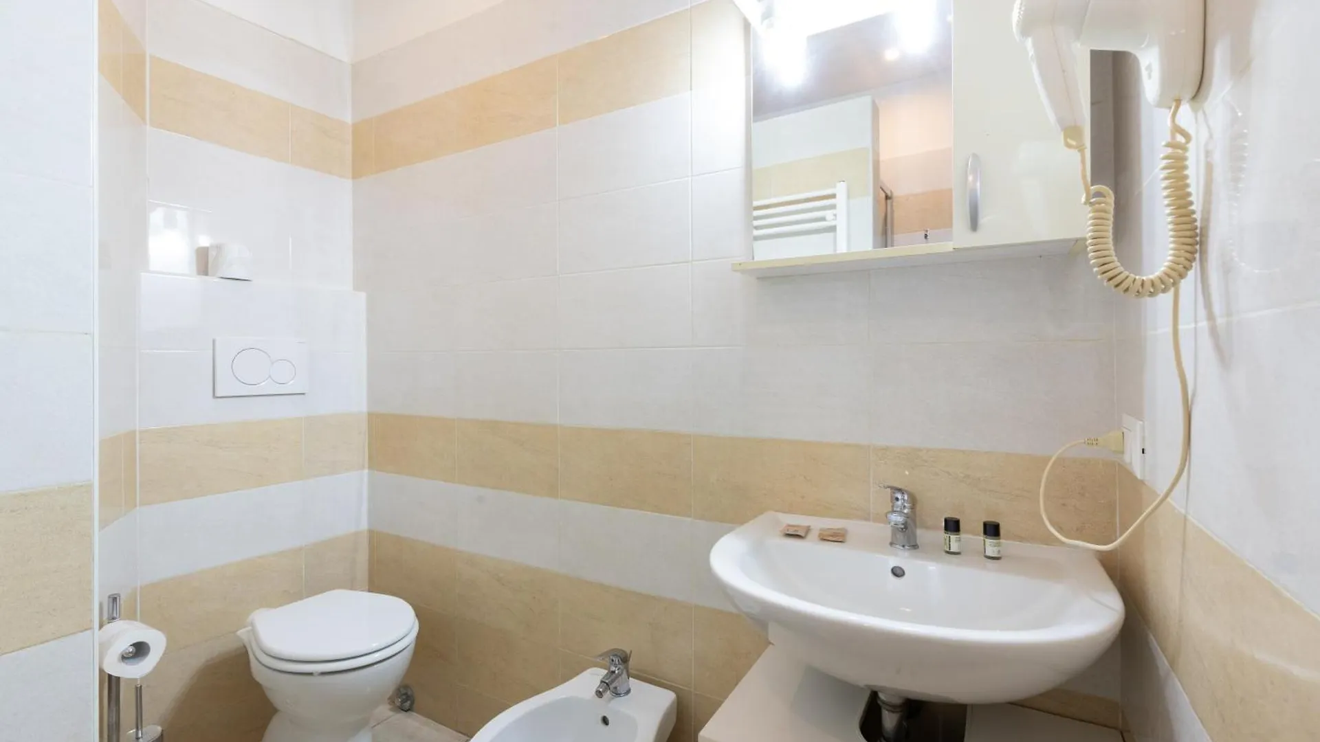 Guest house Affittacamere Alpino 76 Rome Italy