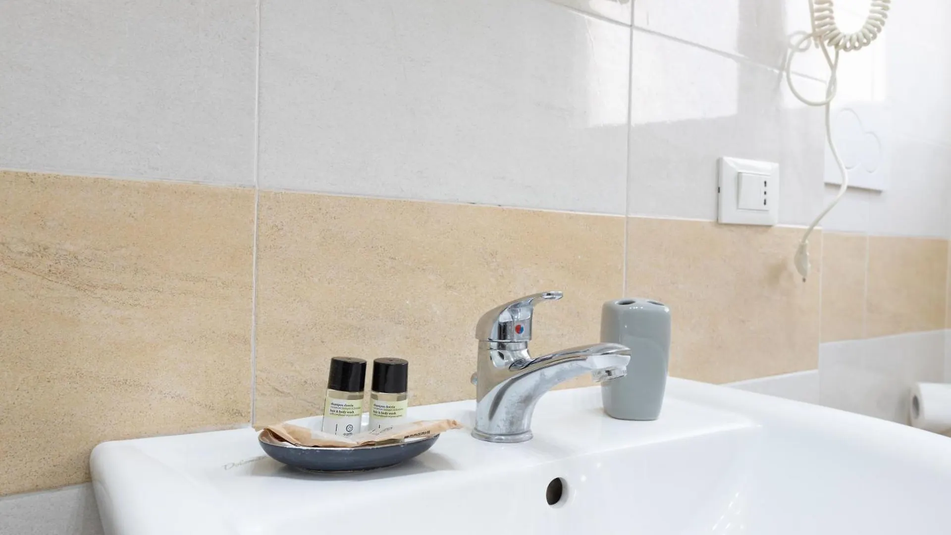 Guest house Affittacamere Alpino 76 Rome Italy